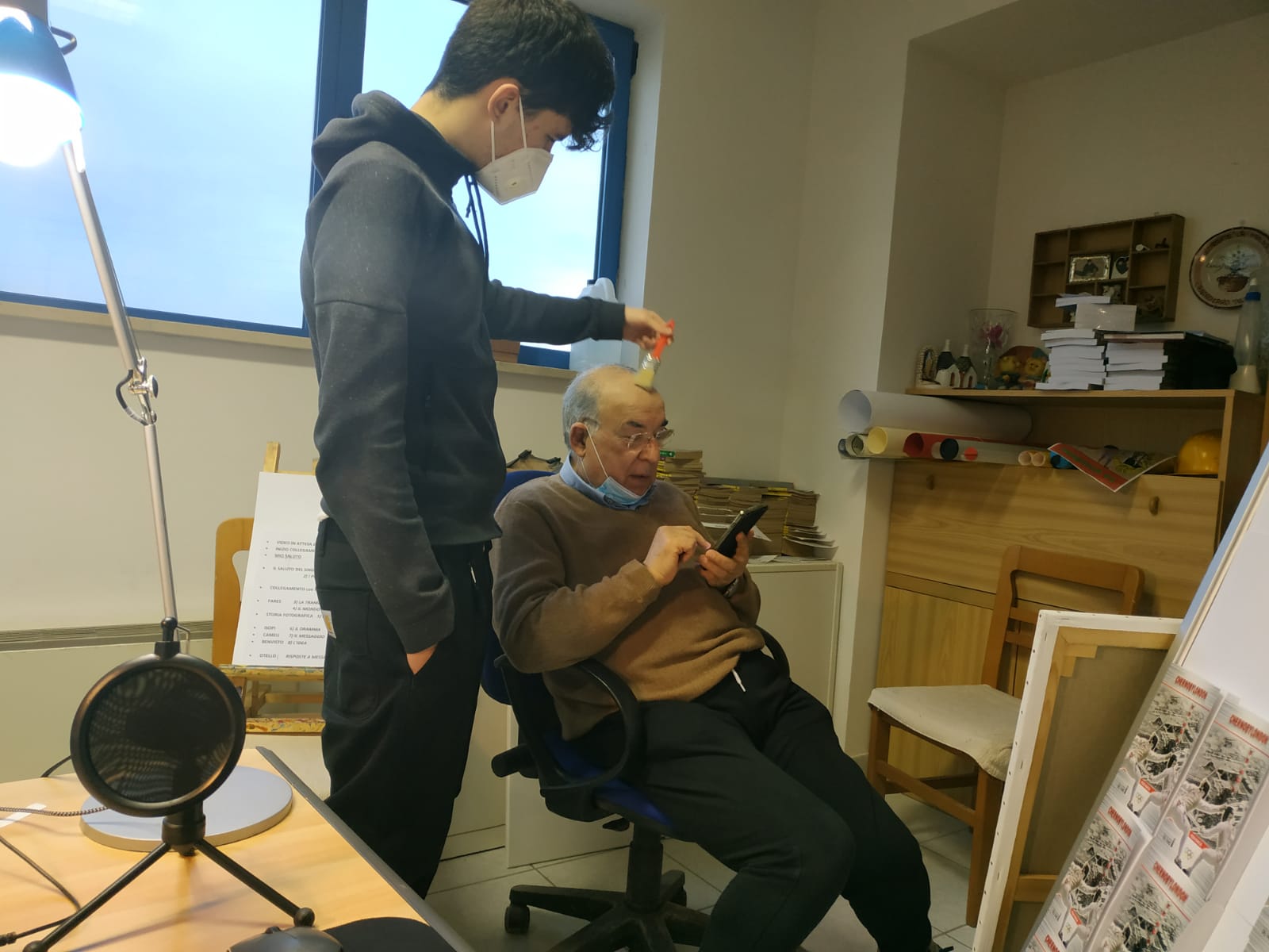 Make-up prima della diretta di presentazione